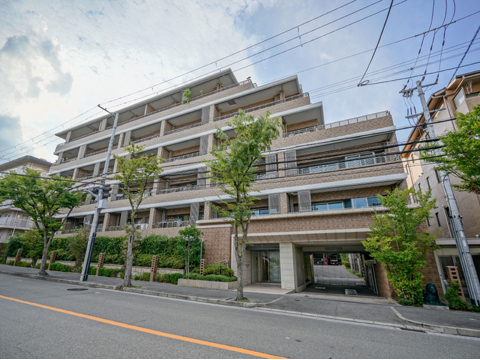 駐車場　駐車場入り口