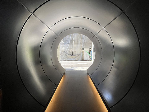 エントランス　タイムトンネルをモチーフとしたエントランスアプ