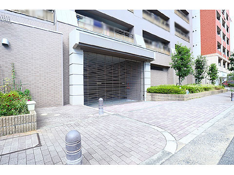 駐車場　駐車場入口（空無月額15000円～17000円）