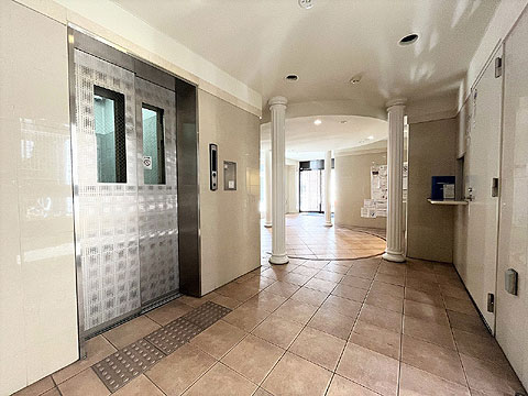 エントランス エレベーター前