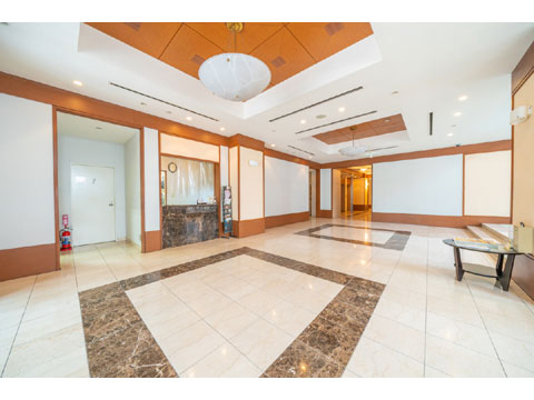 ロビー ③1階エントランスホールとコンシェルジュ