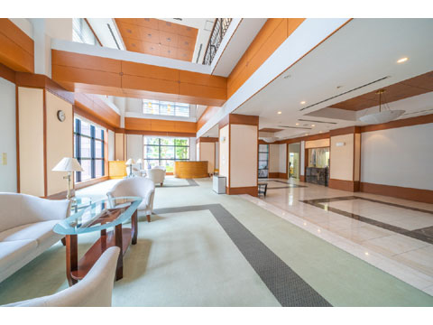 ロビー ④1階ラウンジ