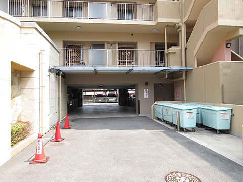 その他共用部 駐車場入り口
