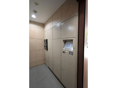 エントランス　不在時の荷物の受取に便利な宅配ボックス