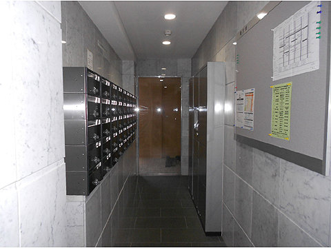 その他共用部 メールコーナーには、不在時の荷物預かりに便利な