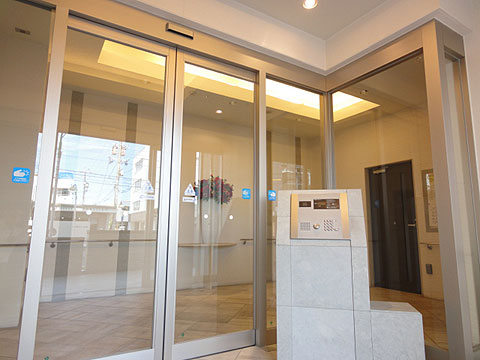 エントランス　モニター付オートロック完備