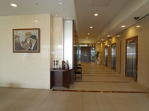 ロビー 5階スカイアークスロビー 専用エレベーター3基設置
