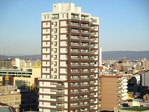 現地外観写真 建物外観(南西側)