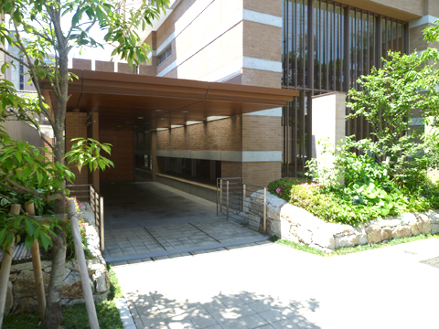 エントランス 陽当たりのよいエントランス周辺