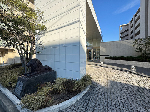 エントランス　車寄せのあるエントランス