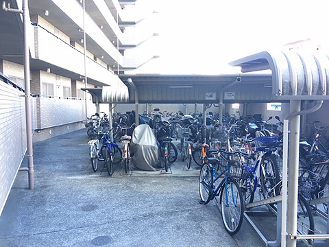 エントランス 駐輪場2