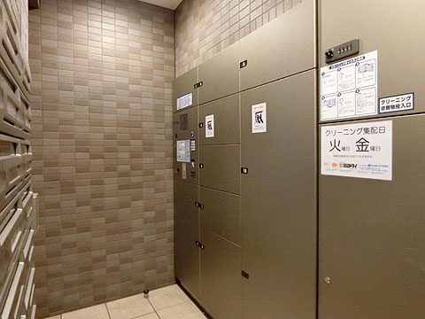 その他共用部 クリーニングボックスと宅配ボックス