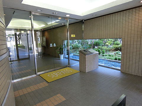 エントランス　オートロックのエントランス