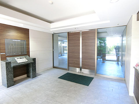 エントランス 清掃のゆきとどいた風除室