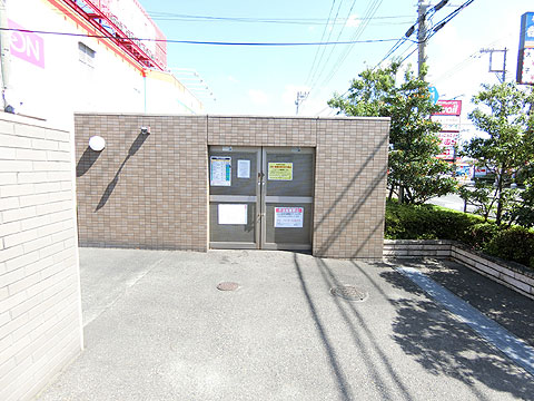 その他共用部 ゴミ置き場は扉があり、ゴミの飛散を防ぎます。