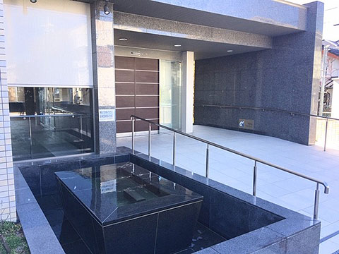 現地外観写真　外観玄関