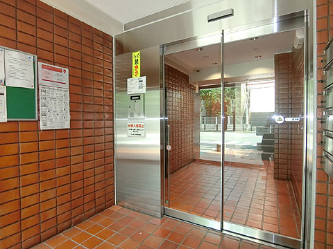 エントランス オートロック付きのエントランス