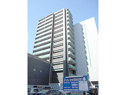 現地外観写真 北棟とタワーパーキング