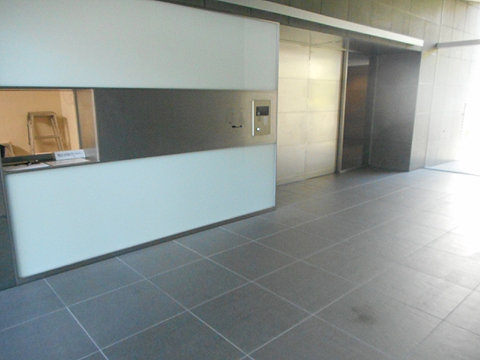 エントランス 管理人室とオートロック