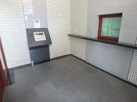 エントランス オートロックと管理人室