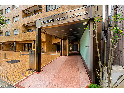 現地外観写真　エントランス  