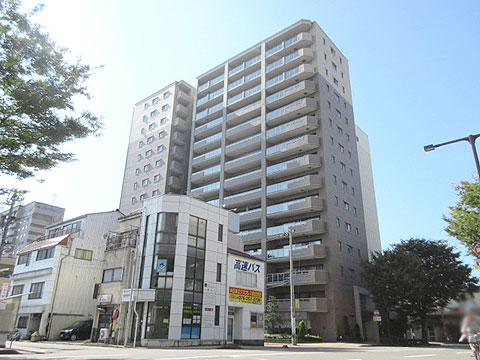 現地外観写真　北東側マンション外観