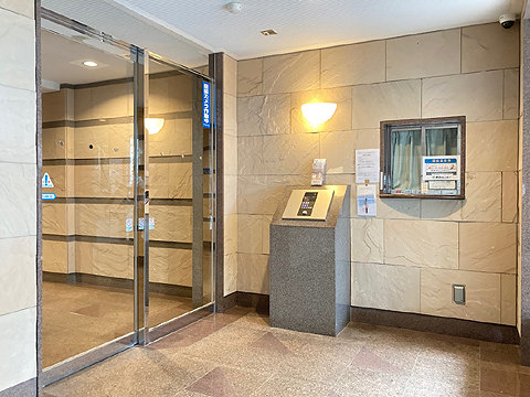 エントランス　オートロック付きのエントランス