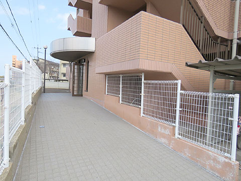 エントランス エントランス前