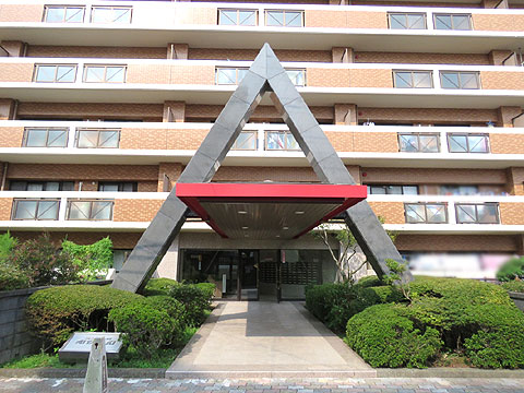 現地外観写真　エントランス前