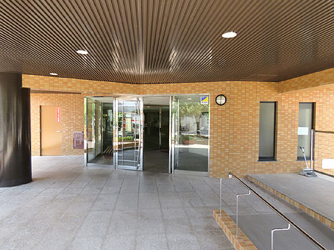 エントランス　エントランス前２