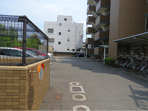 その他共用部　駐車場アプローチ