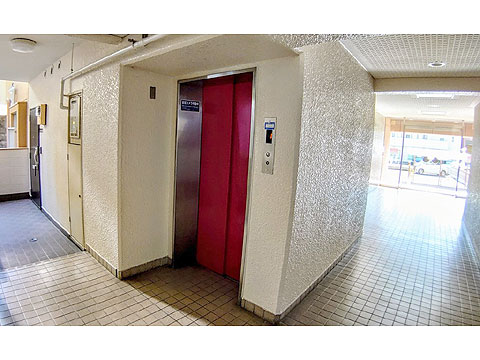 エントランス エレベータ