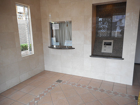 エントランス オートロックと管理人室