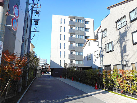 現地外観写真 エントランスアプローチ