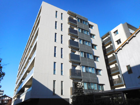 現地外観写真 南東側マンション外観