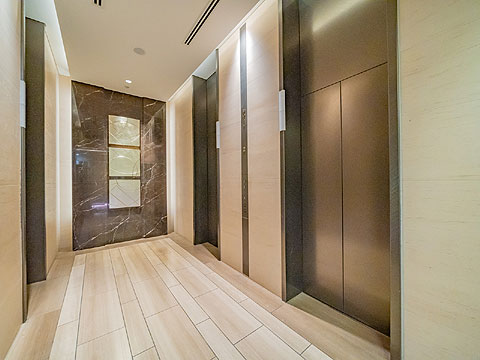 その他共用部　2階エレベーター前、ダブルオートロック仕様です