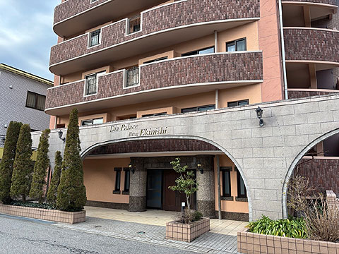 現地外観写真　正面玄関