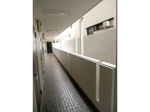 その他共用部　敷地内に面している廊下