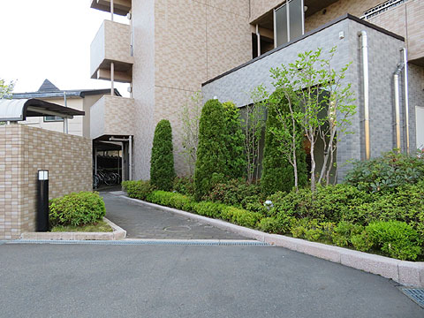 その他共用部 敷地内駐輪場入口