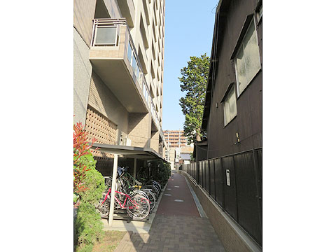 その他共用部 自転車置き場入口