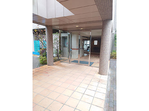 現地外観写真 建物入口