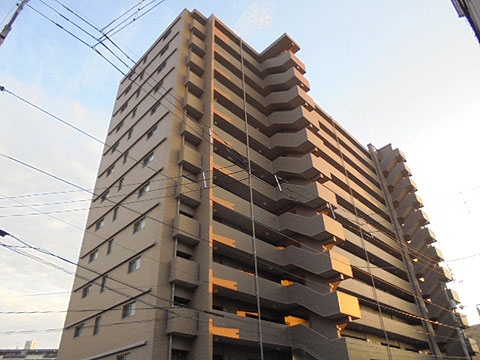 現地外観写真　建物外観　※敷地北東側より撮影