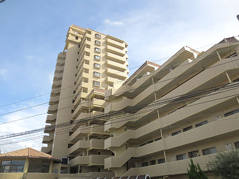 現地外観写真　北西方向からの建物外観