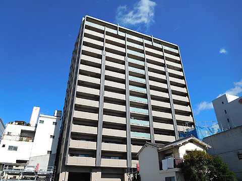 現地外観写真　南側からの建物外観