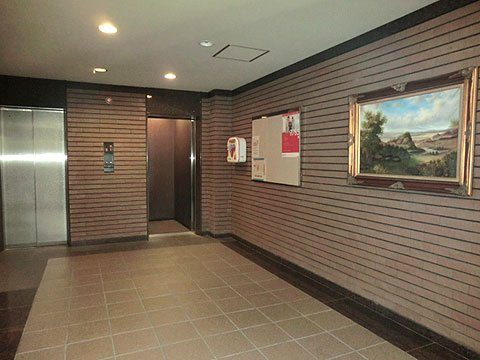 エントランス エレベーター前