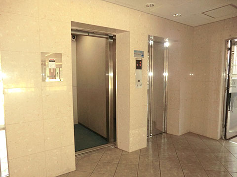 エントランス　エレベーター