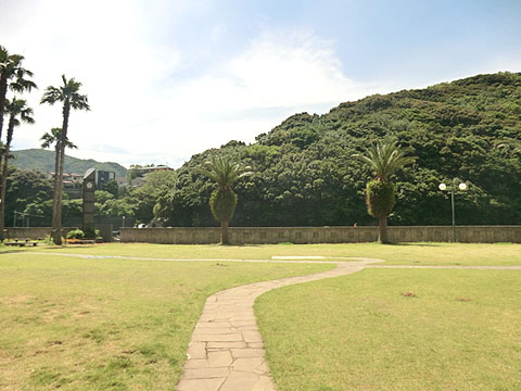 現地外観写真　芝生広場