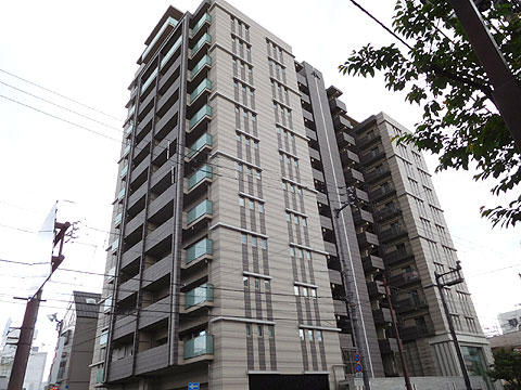 現地外観写真　建物外観（北東側より）