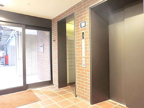 エントランス　エレベーター前