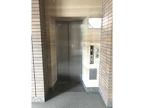 エントランス エレベータ